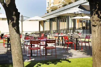 Restaurant ou autre lieu de restauration dans l'établissement Executive Hôtel Paris Gennevilliers