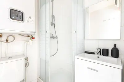 Salle de bains dans l'établissement Studio Place de la Nation - 2GG - II
