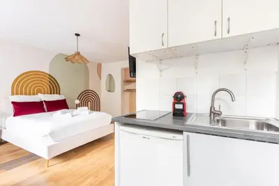 Cuisine ou kitchenette dans l'établissement Studio Place de la Nation - 2GG - II