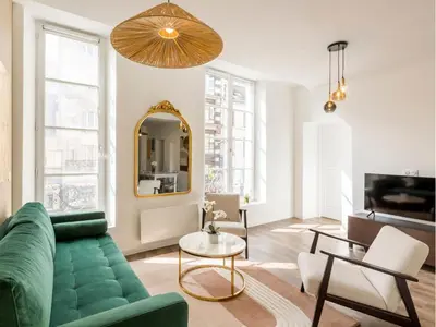 Télévision ou salle de divertissement dans l'établissement Merveil - Family Suite - Marais - Fbg St Antoine