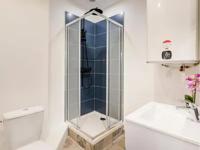 Salle de bains dans l'établissement Merveil - Family Suite - Marais - Fbg St Antoine