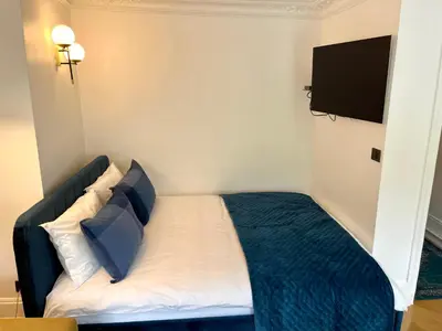 Un ou plusieurs lits dans un hébergement de l'établissement Studio près des Champs-Élysées