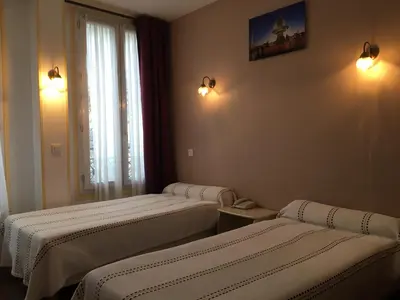 Un ou plusieurs lits dans un hébergement de l'établissement Hôtel Paris Gambetta