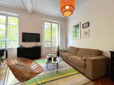 Télévision ou salle de divertissement dans l'établissement L'appartement Michel-Ange
