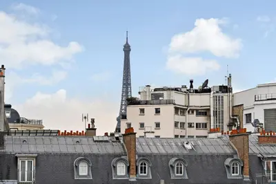 Vue générale sur Paris ou vue de la ville depuis l'appartement