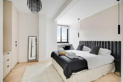 Un ou plusieurs lits dans un hébergement de l'établissement Cosy apartment 2BR-6P Champs Elysées