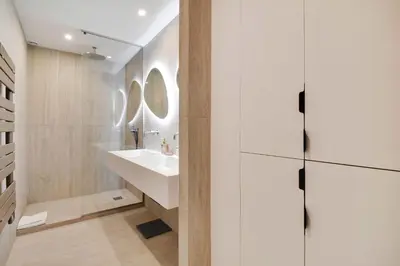 Salle de bains dans l'établissement Cosy apartment 2BR-6P Champs Elysées