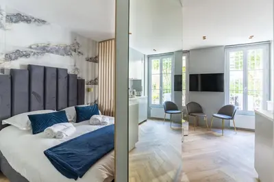 Un ou plusieurs lits dans un hébergement de l'établissement Neuilly/Paris :Magnifique appartement 4P