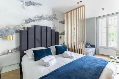 Un ou plusieurs lits dans un hébergement de l'établissement Neuilly/Paris :Magnifique appartement 4P