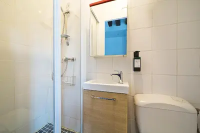 Salle de bains dans l'établissement Clery 31