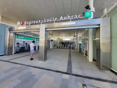 Plan de l'établissement Le Lucie - Bain de lumière au pied du métro