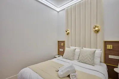 Un ou plusieurs lits dans un hébergement de l'établissement Apartment Matignon by Studio prestige