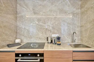 Cuisine ou kitchenette dans l'établissement Apartment Matignon by Studio prestige
