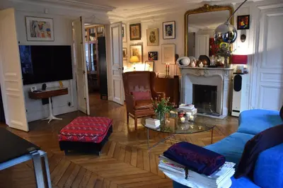 Télévision ou salle de divertissement dans l'établissement Rue de Paradis