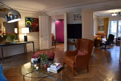 Télévision ou salle de divertissement dans l'établissement Rue de Paradis