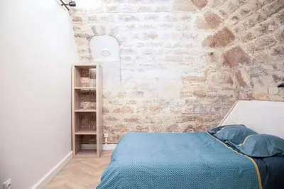 Un ou plusieurs lits dans un hébergement de l'établissement Apartment lyonnais center of paris