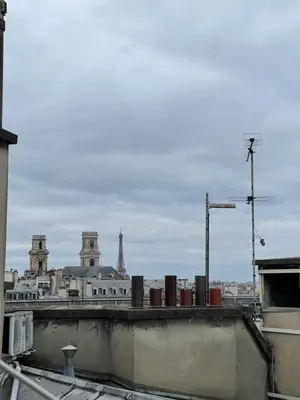 Vue générale sur Paris ou vue de la ville depuis l'appartement