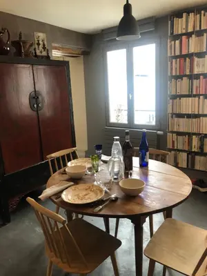 Bibliothèque dans l'appartement