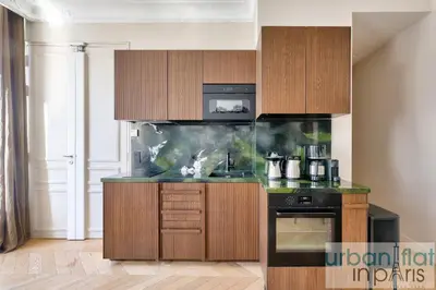 Cuisine ou kitchenette dans l'établissement 141 - Beautiful Flat Triangle d Or Champs Elysees