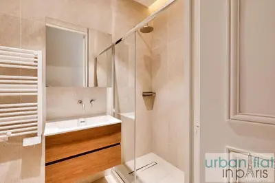 Salle de bains dans l'établissement 141 - Beautiful Flat Triangle d Or Champs Elysees