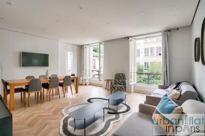 Télévision ou salle de divertissement dans l'établissement 127 - Spacious 4BR in Montorgueil