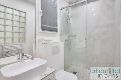 Salle de bains dans l'établissement 127 - Spacious 4BR in Montorgueil
