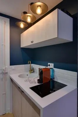 Cuisine ou kitchenette dans l'établissement The Blue Elysée