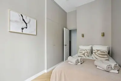 Un ou plusieurs lits dans un hébergement de l'établissement Champs Elysées luxury 3 bed room