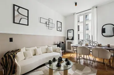 Coin salon dans l'établissement Champs Elysées luxury 3 bed room