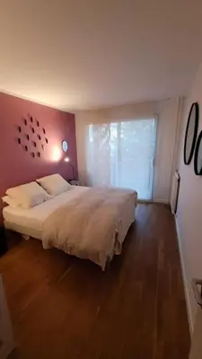 Un ou plusieurs lits dans un hébergement de l'établissement Lovely Artist Appartment