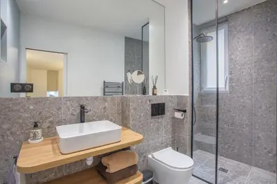 Salle de bains dans l'établissement Montmartre Rochechouart - 1 Bed Apt Sleeps 2