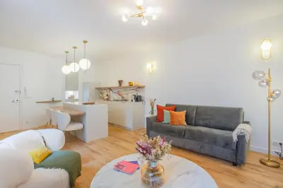 Coin salon dans l'établissement Montmartre Rochechouart - 1 Bed Apt Sleeps 2