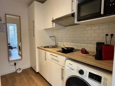 Cuisine ou kitchenette dans l'établissement Clichy studio Getaway - C70
