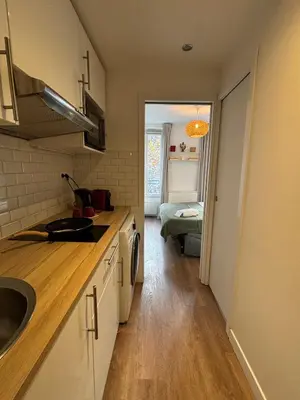 Cuisine ou kitchenette dans l'établissement Clichy studio Getaway - C70