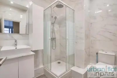 Salle de bains dans l'établissement 23 - Charming 3BDR Parisian Apartment in Montorgueil