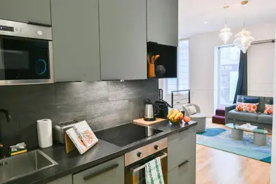 Cuisine ou kitchenette dans l'établissement Le Marais Pl de la Bastille 3BD 3BTH for 10 guests