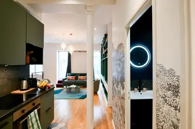Télévision ou salle de divertissement dans l'établissement Le Marais Pl de la Bastille 3BD 3BTH for 10 guests