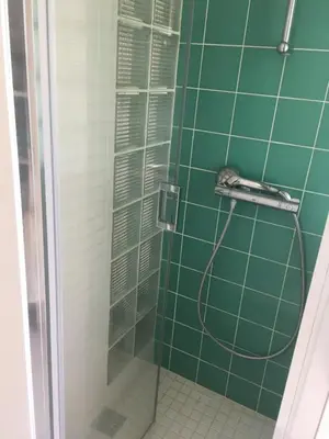 Salle de bains dans l'établissement La Garde