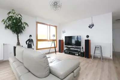 Télévision ou salle de divertissement dans l'établissement Paris-Stade De France 3 rooms Parking Metro