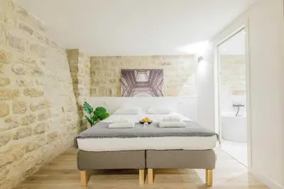 Un ou plusieurs lits dans un hébergement de l'établissement Exceptionnel duplex à proximité de Montmartre!