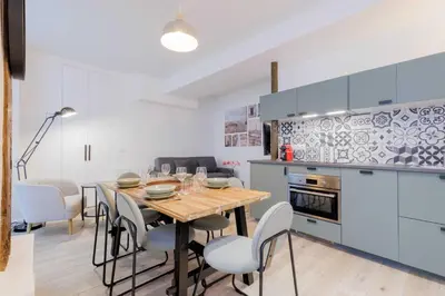 Cuisine ou kitchenette dans l'établissement Exceptionnel duplex à proximité de Montmartre!