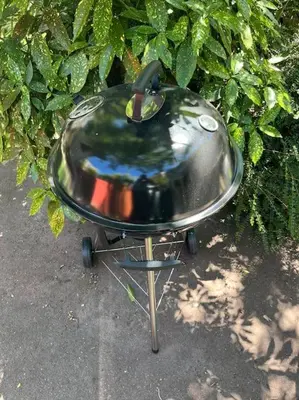 Barbecue disponible mis à disposition des clients de l'appartement