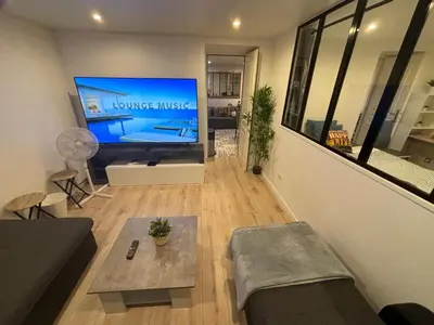 Télévision ou salle de divertissement dans l'établissement B0 Appart 2022 - 10min PARIS/EXPO - 5 rooms/6 beds