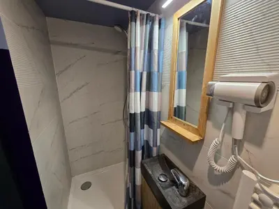 Salle de bains dans l'établissement 1D- Studio tout équipé 10mins de Paris Expo porte de Versailles