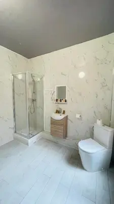 Salle de bains dans l'établissement HOTEL LOUVAIN