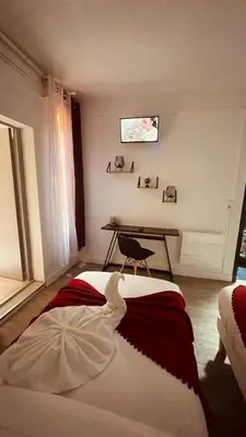Un ou plusieurs lits dans un hébergement de l'établissement HOTEL LOUVAIN