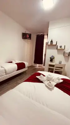 Un ou plusieurs lits dans un hébergement de l'établissement HOTEL LOUVAIN