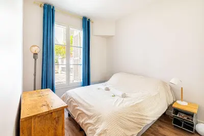 Un ou plusieurs lits dans un hébergement de l'établissement GuestReady - Confort Moderne près des Invalides
