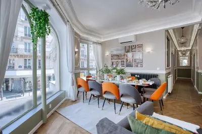 Coin salon dans l'établissement Charmant 160m² 6CH-Haussmannien Climatisé & Ascens