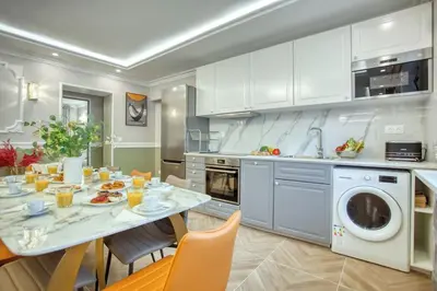 Cuisine ou kitchenette dans l'établissement Apart 110m2- 3CH-CLIM-Très spacieux